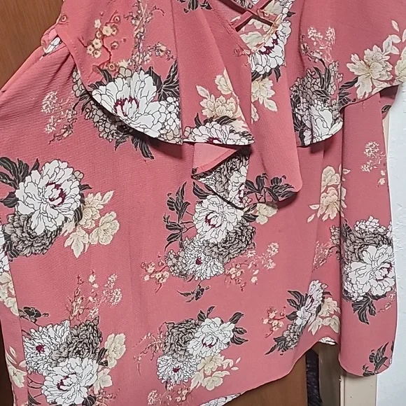 Top - Picture 2 of 2